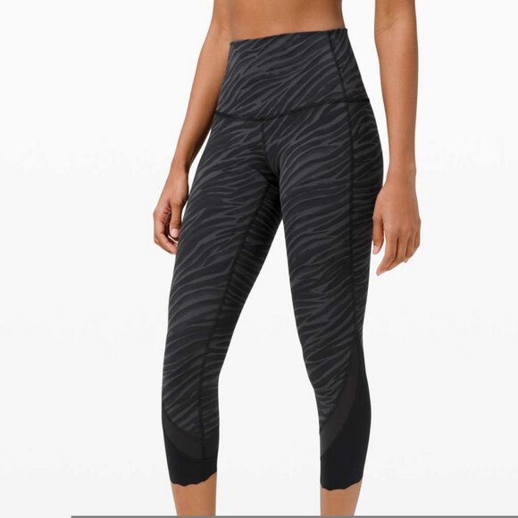 Wunder Under High Rise Crop 23" *Updated Scalloped Full on Luxtreme | Size 4 - Picture 3 of 6